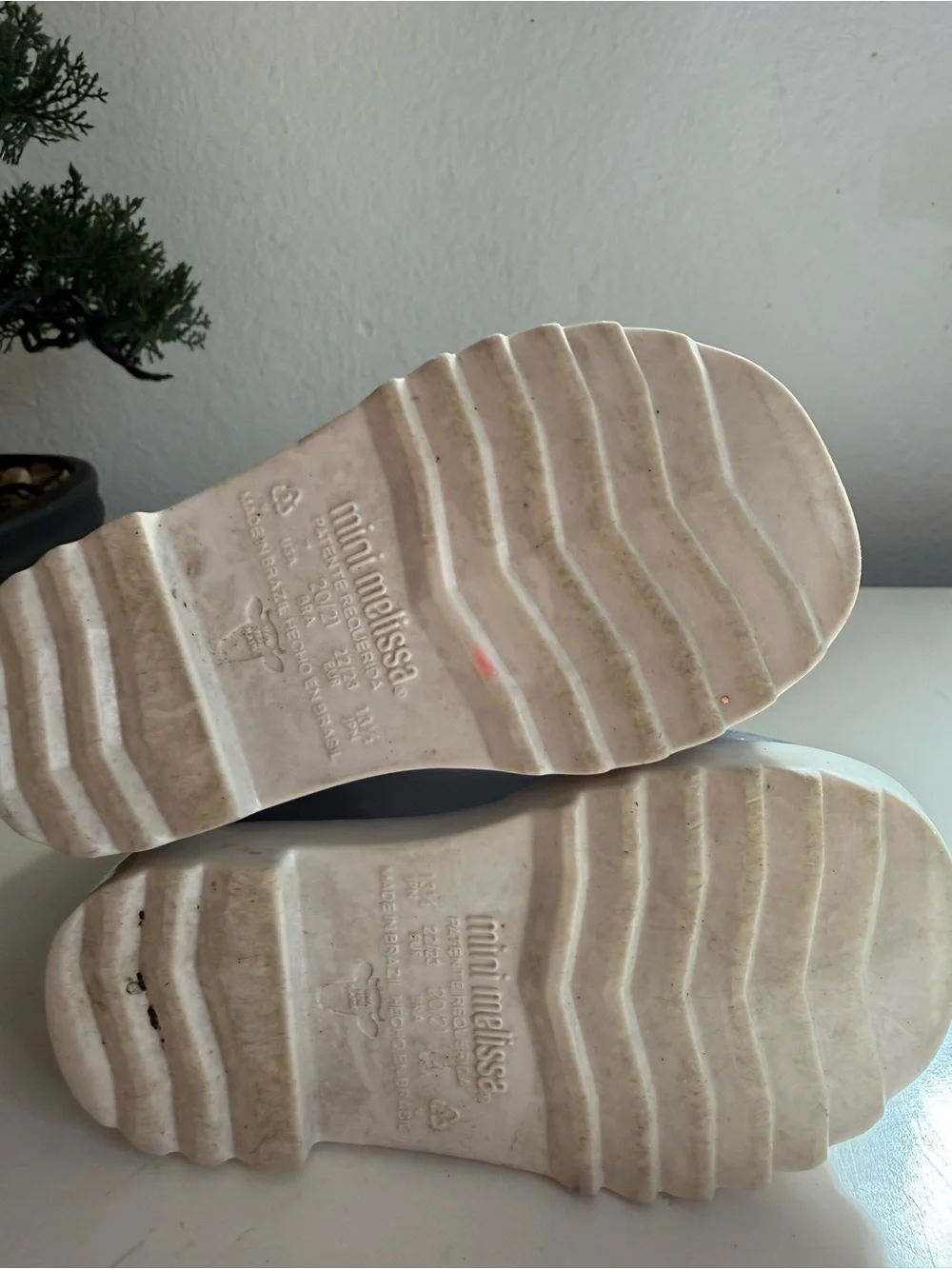 Mini Melissa Rain boots kids size 7 Shimmery Light gray Kids Boot with White